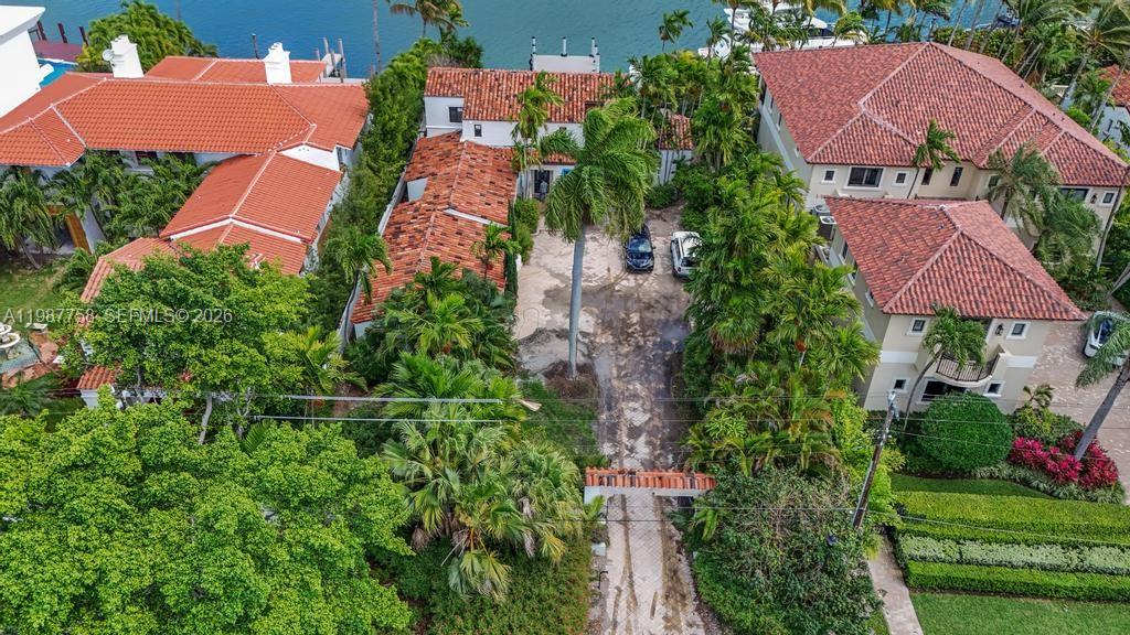 5661 Pine Tree Dr Miami Beach, FL 33140