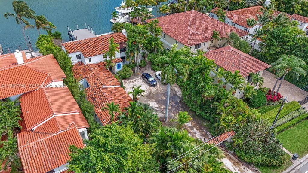5661 Pine Tree Dr Miami Beach, FL 33140