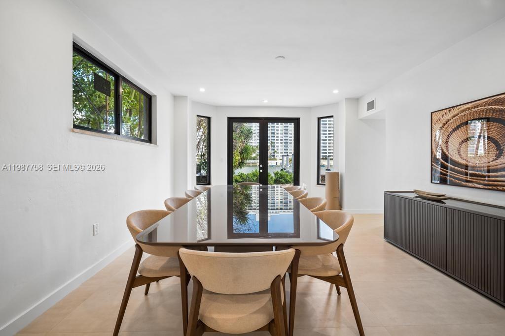 5661 Pine Tree Dr Miami Beach, FL 33140