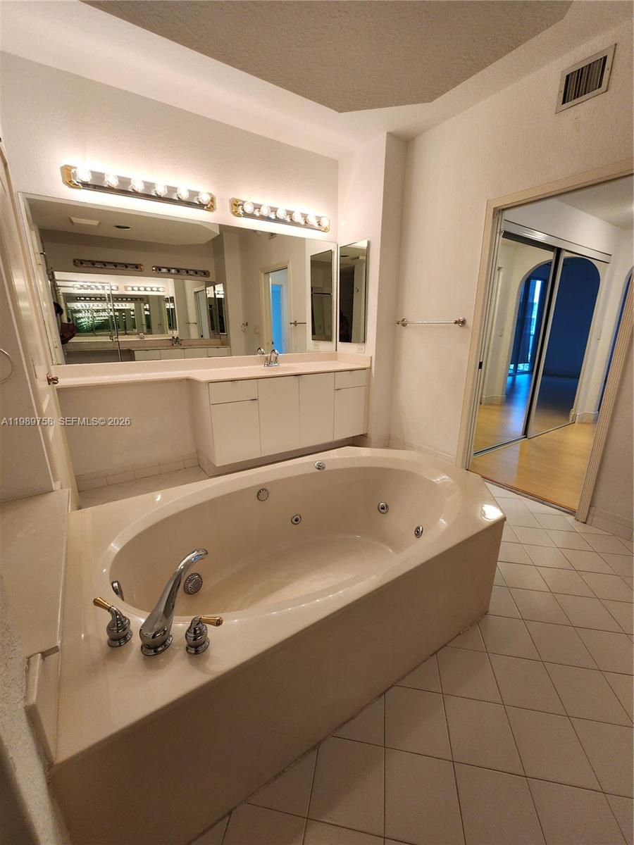 10710 NW 66th St #402 Doral, FL 33178