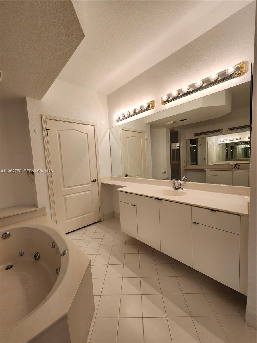 10710 NW 66th St #402 Doral, FL 33178