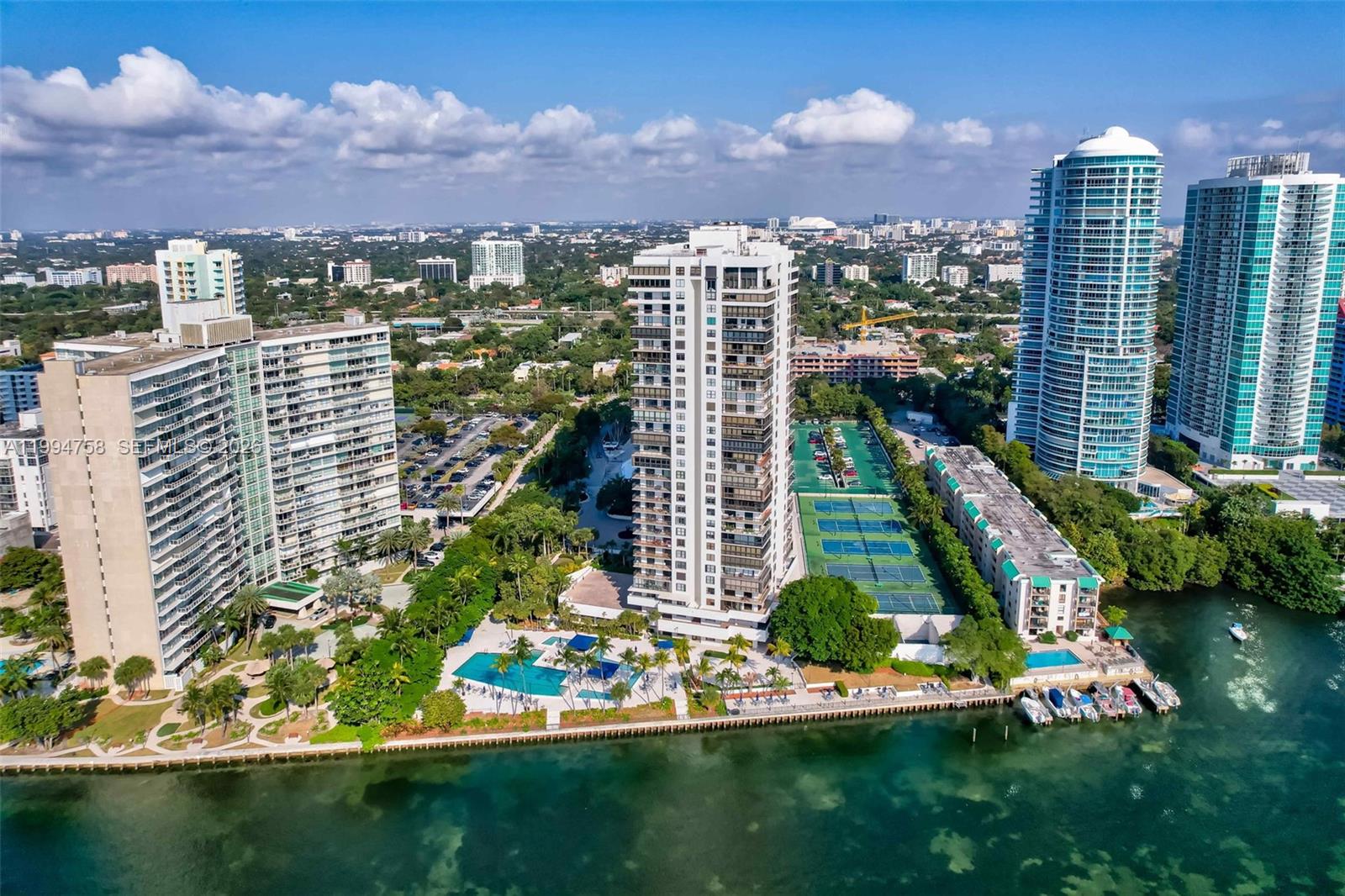 image Brickell Bay Club50