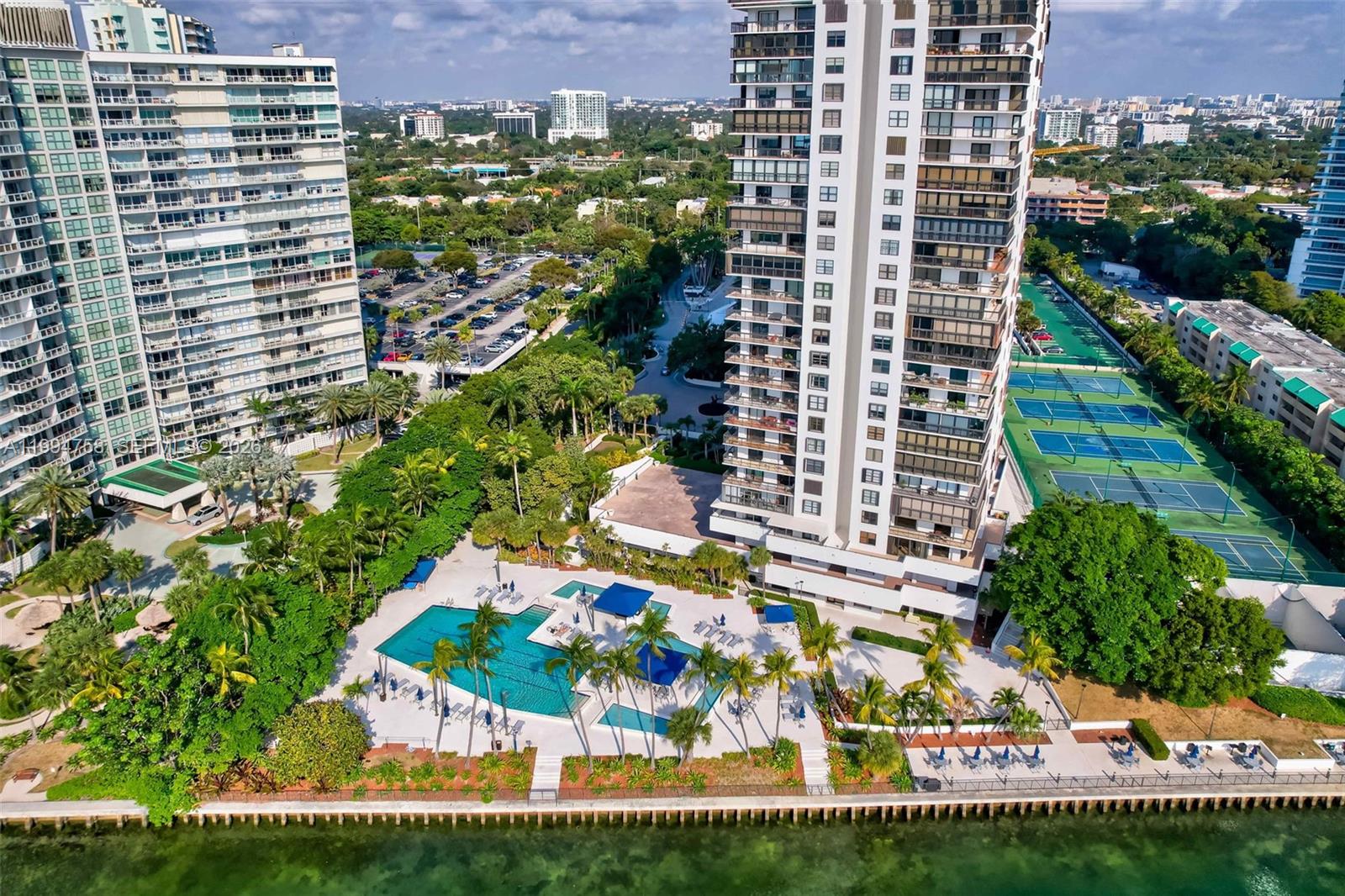 image Brickell Bay Club54