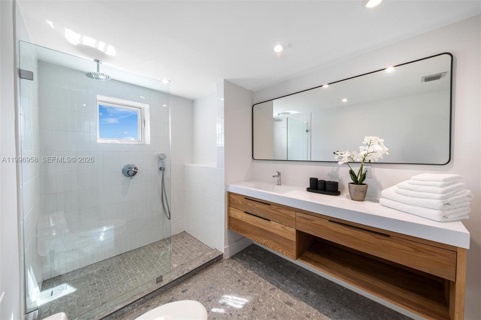 10300 W Bay Hbr Dr #9D Bay Harbor Islands, FL 33154