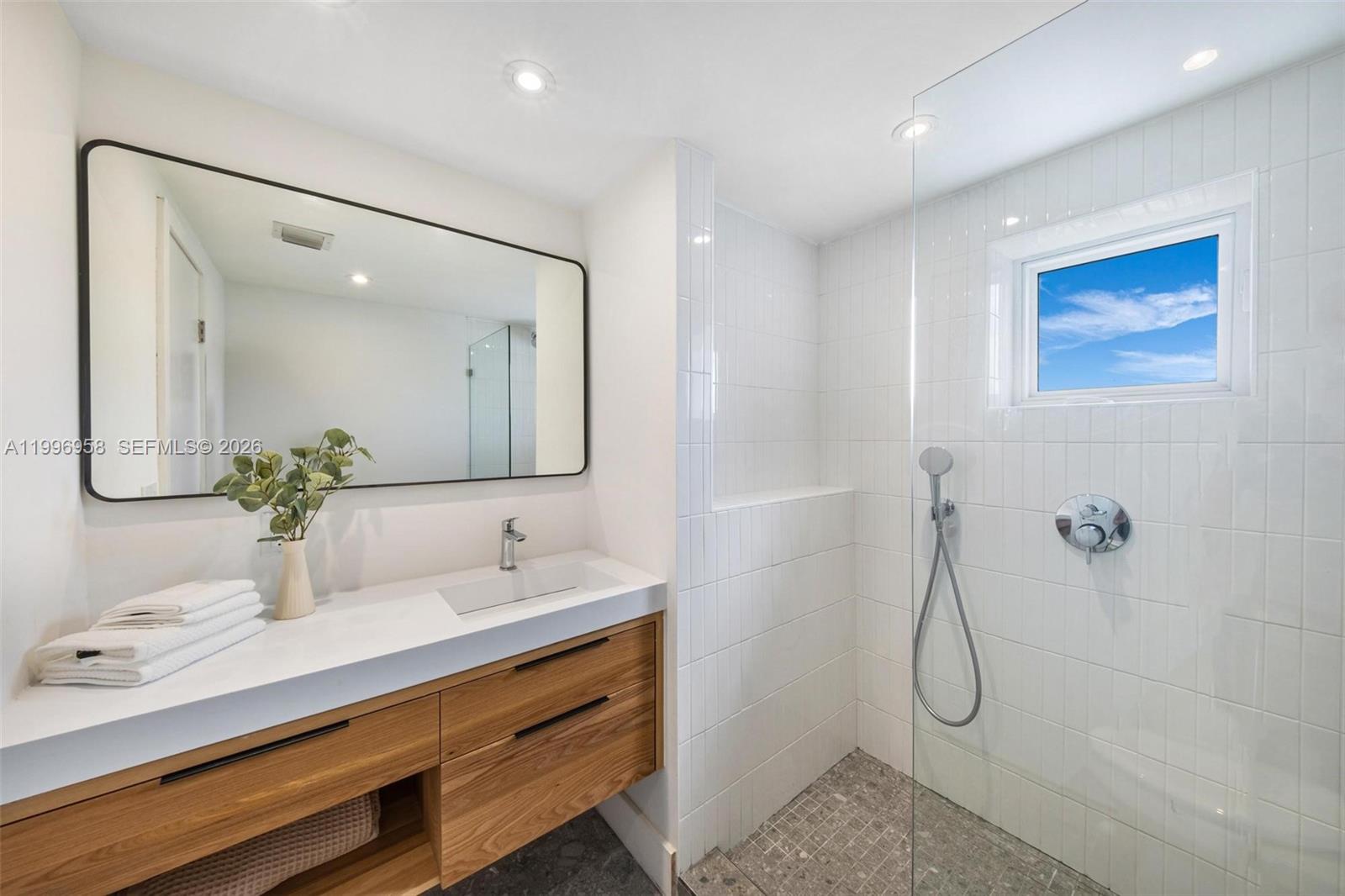 10300 W Bay Hbr Dr #9D Bay Harbor Islands, FL 33154