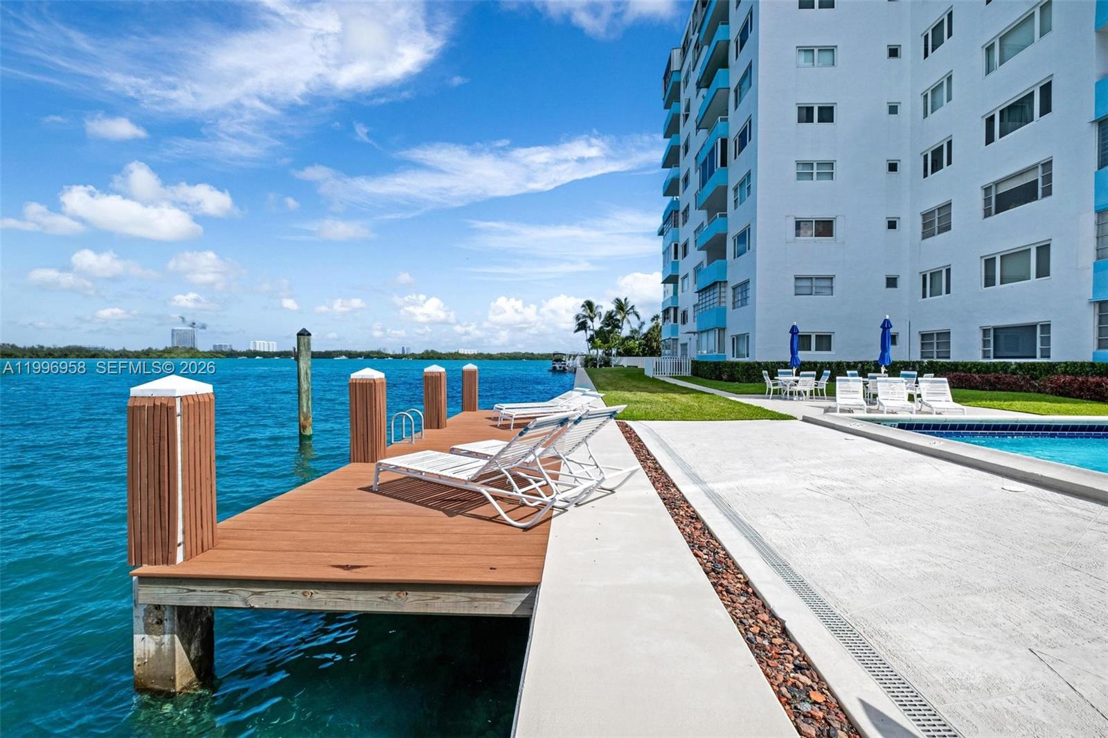 10300 W Bay Hbr Dr #9D Bay Harbor Islands, FL 33154