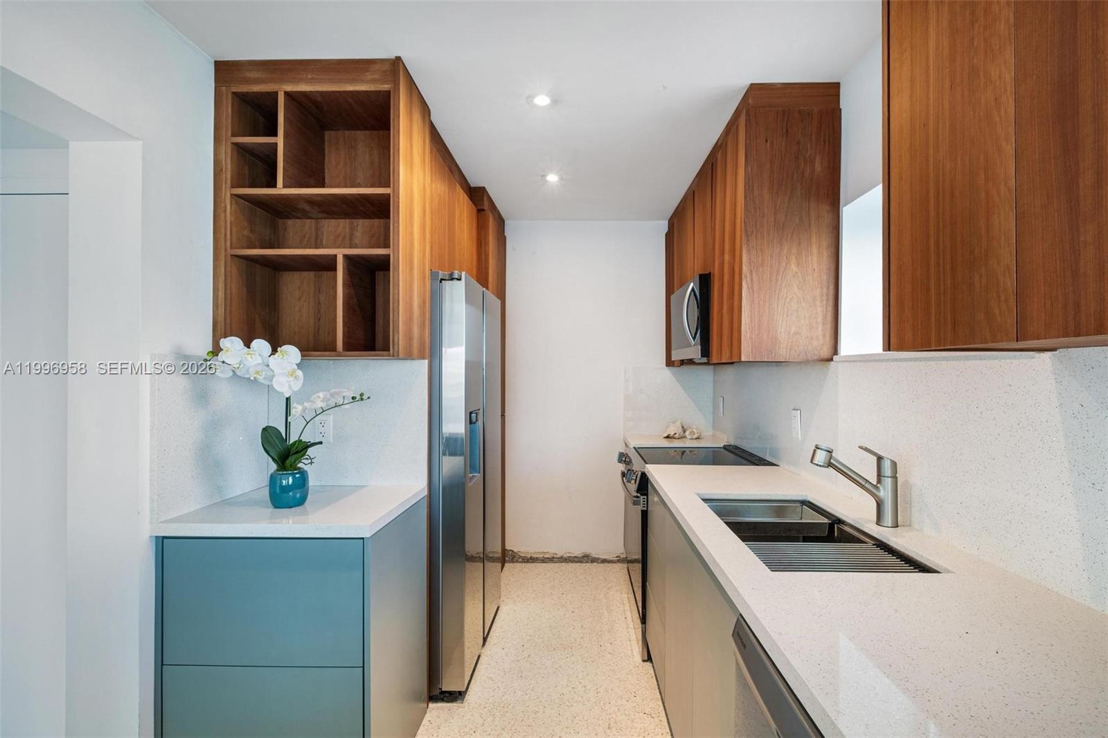 10300 W Bay Hbr Dr #9D Bay Harbor Islands, FL 33154