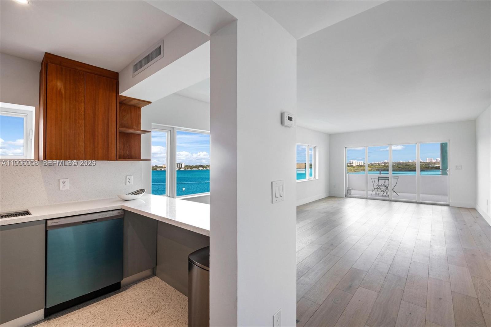 10300 W Bay Hbr Dr #9D Bay Harbor Islands, FL 33154