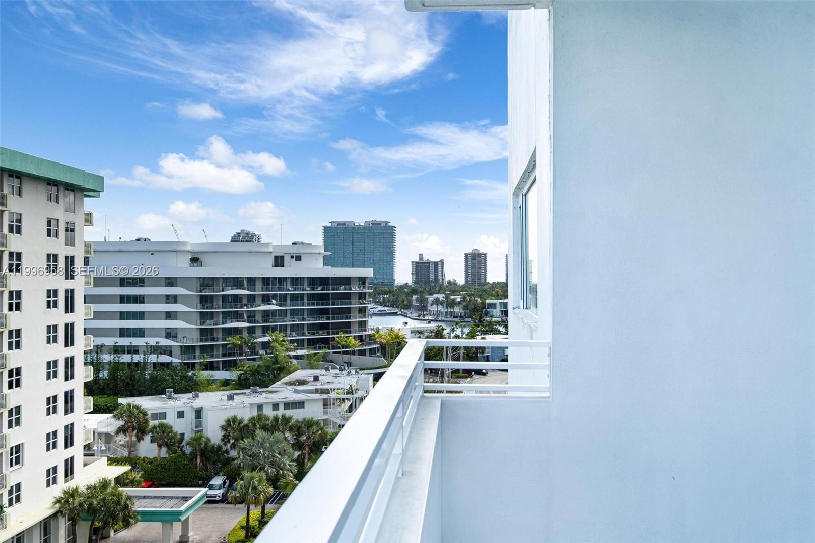 10300 W Bay Hbr Dr #9D Bay Harbor Islands, FL 33154