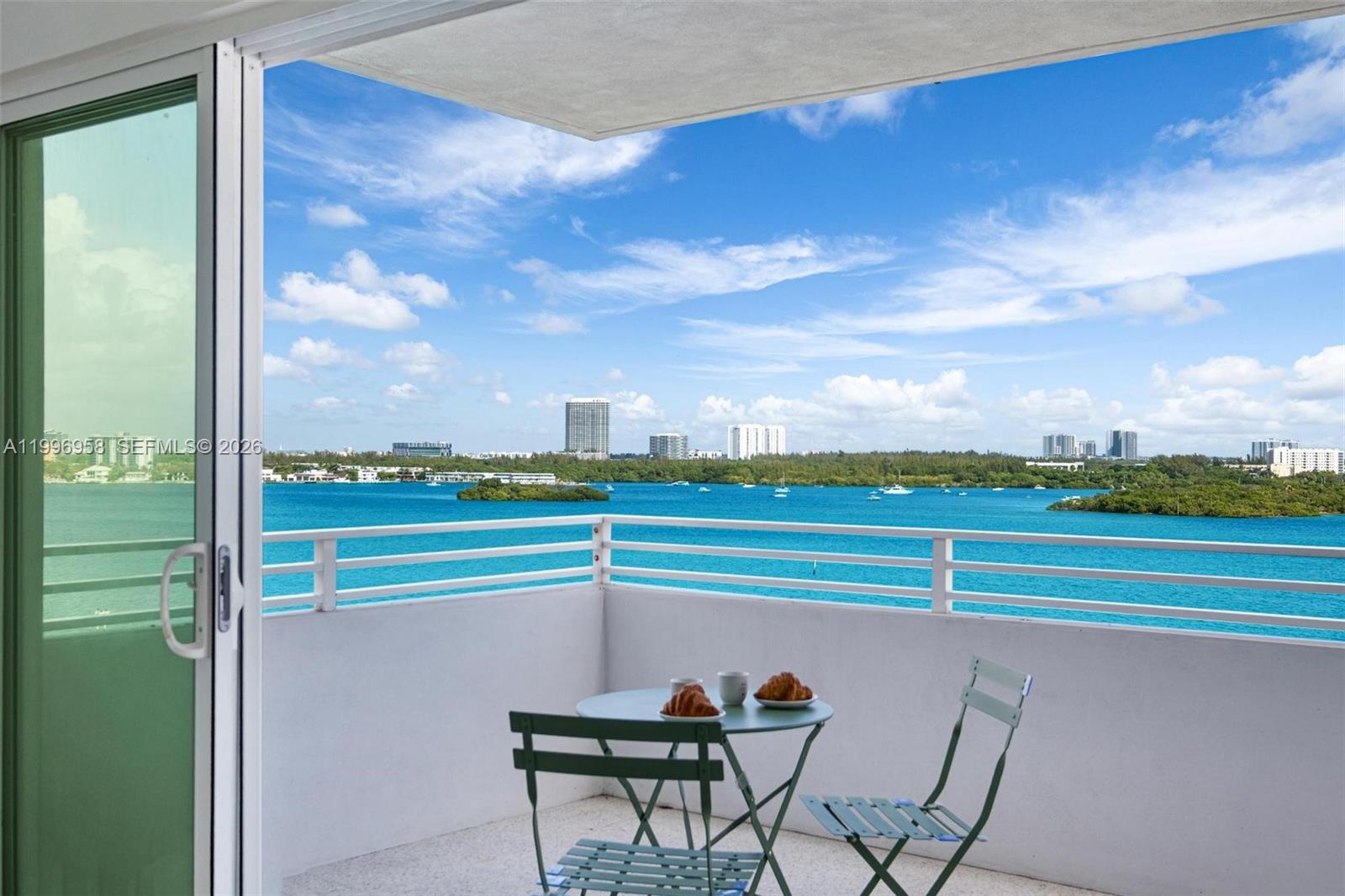 10300 W Bay Hbr Dr #9D Bay Harbor Islands, FL 33154