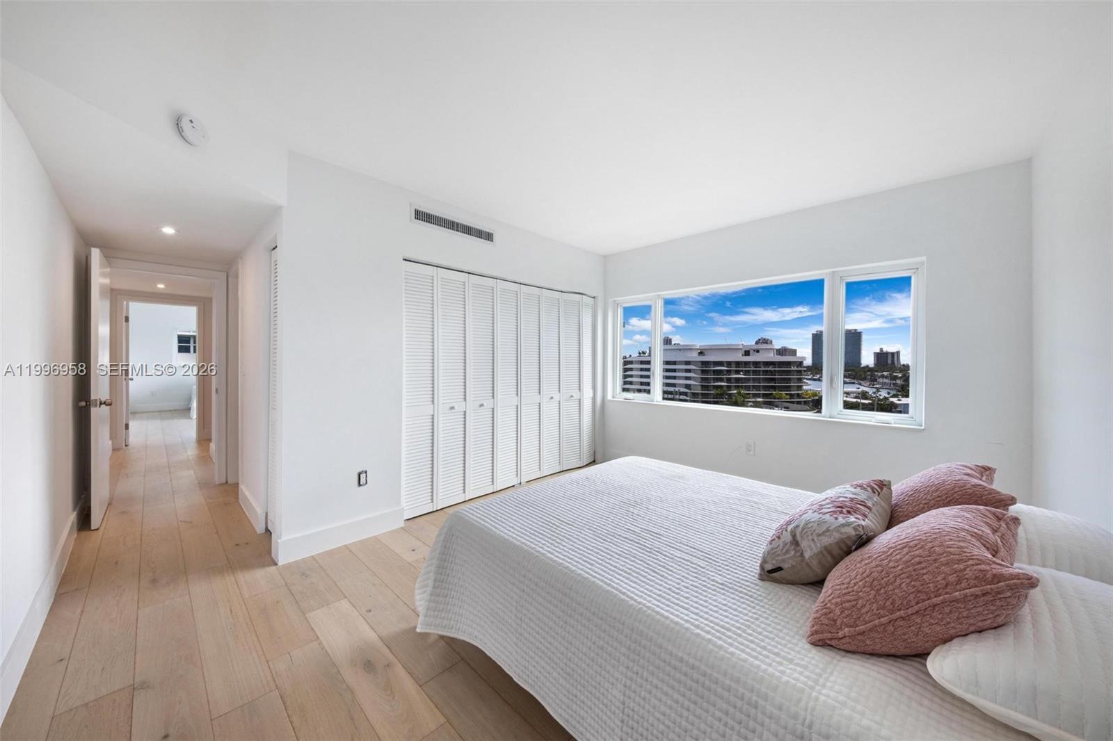 10300 W Bay Hbr Dr #9D Bay Harbor Islands, FL 33154