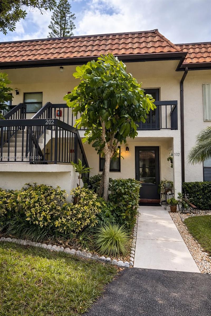 7269 Golf Colony Ct #202