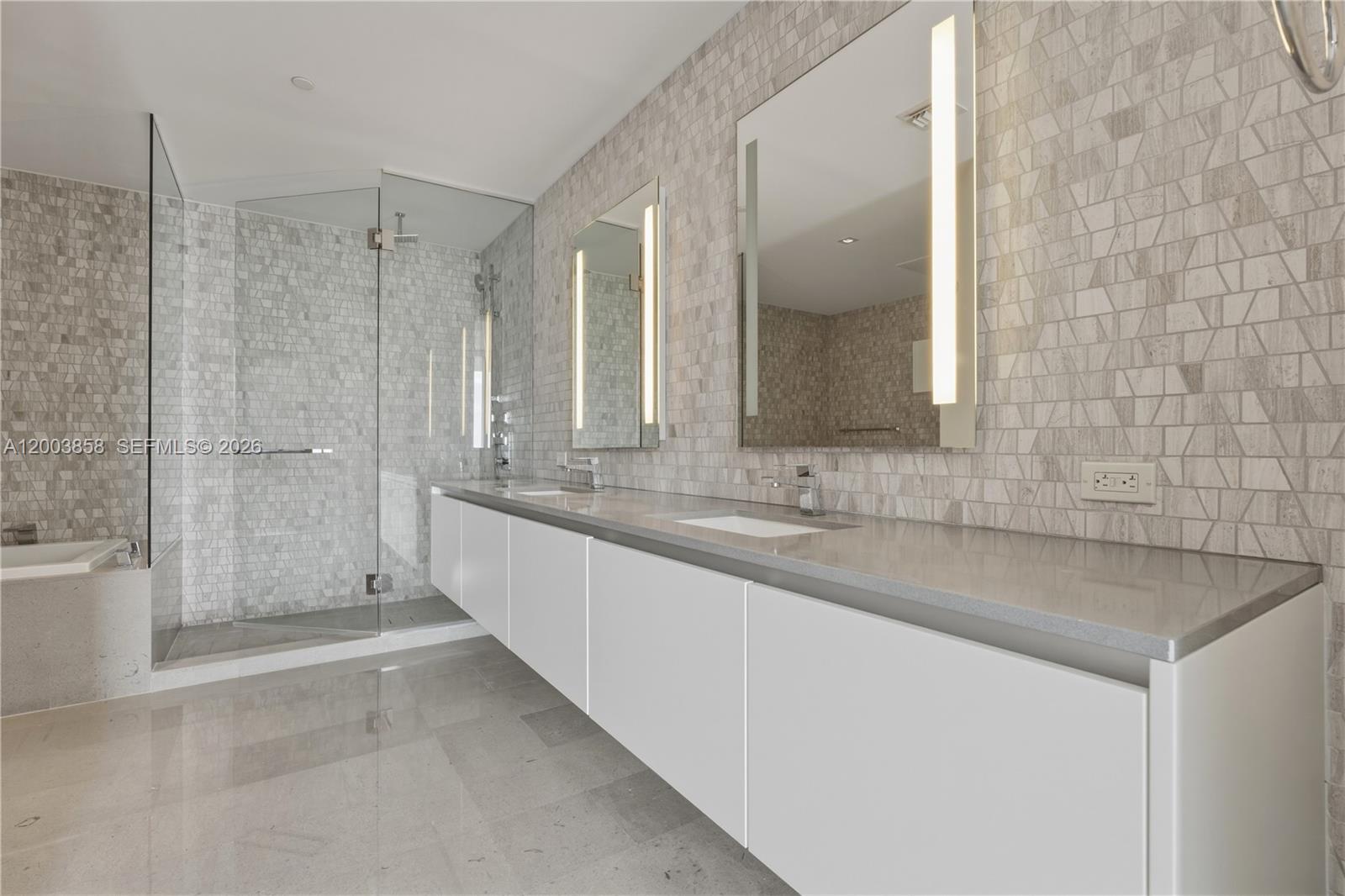 88 SW 7th St #3710 Miami, FL 33130