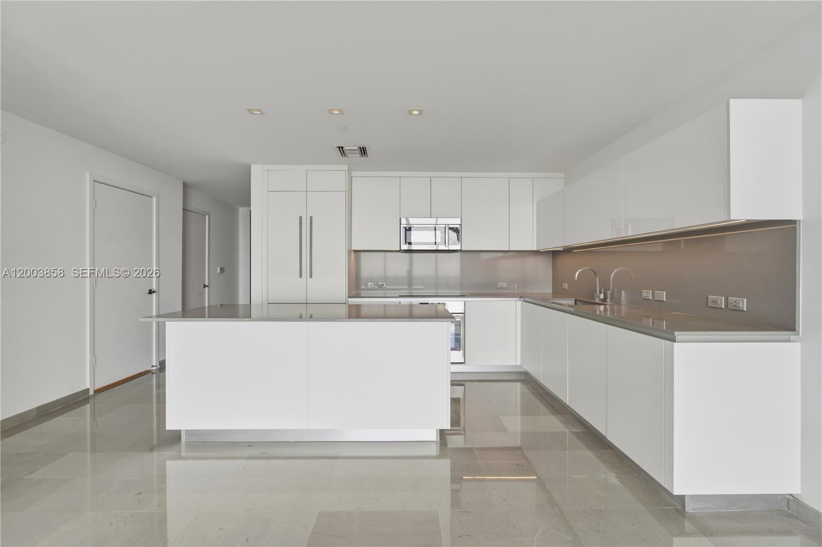 88 SW 7th St #3710 Miami, FL 33130