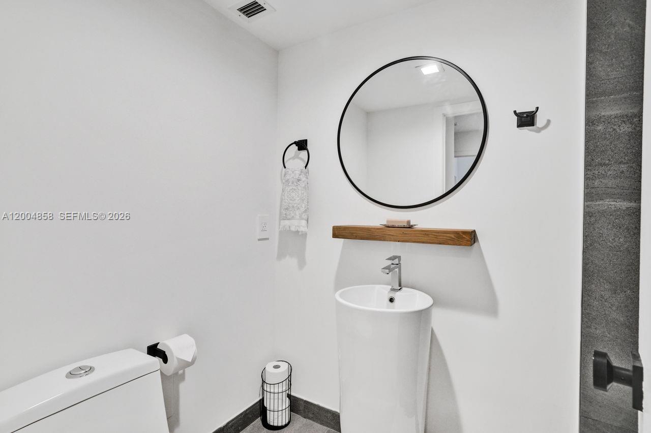 625 Biltmore Way #103 Coral Gables, FL 33134