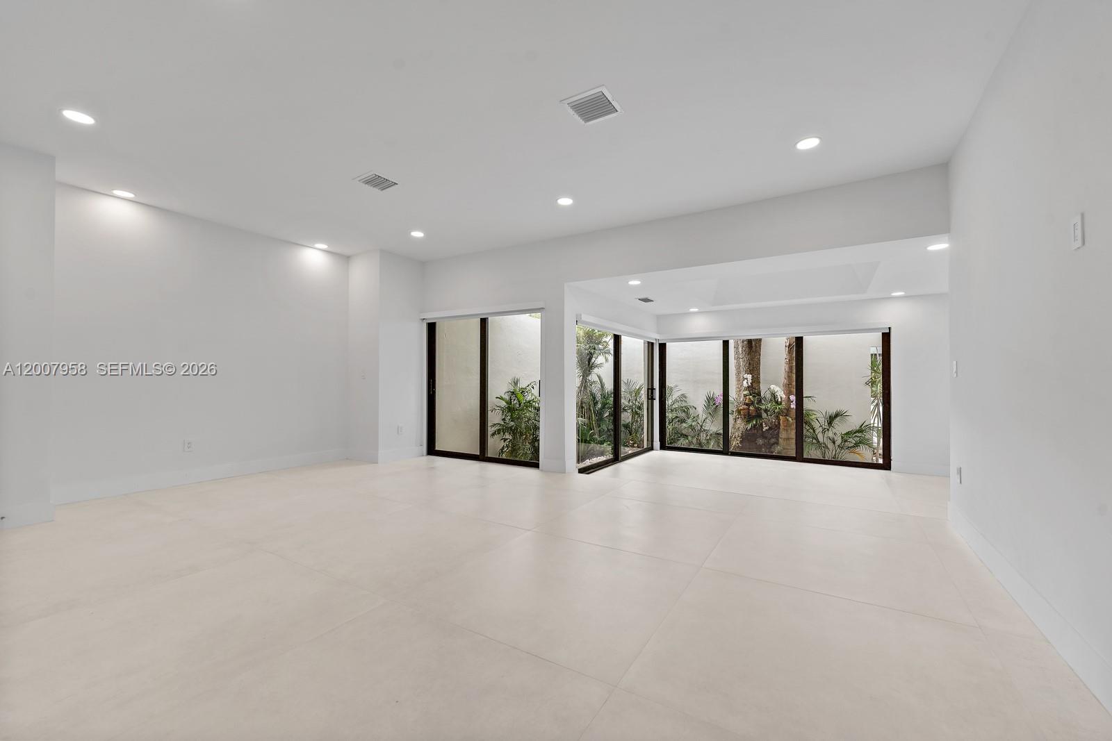 Undisclosed Address Palmetto Bay, FL 33157