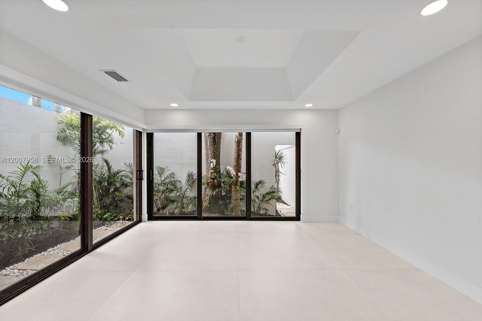 Undisclosed Address Palmetto Bay, FL 33157