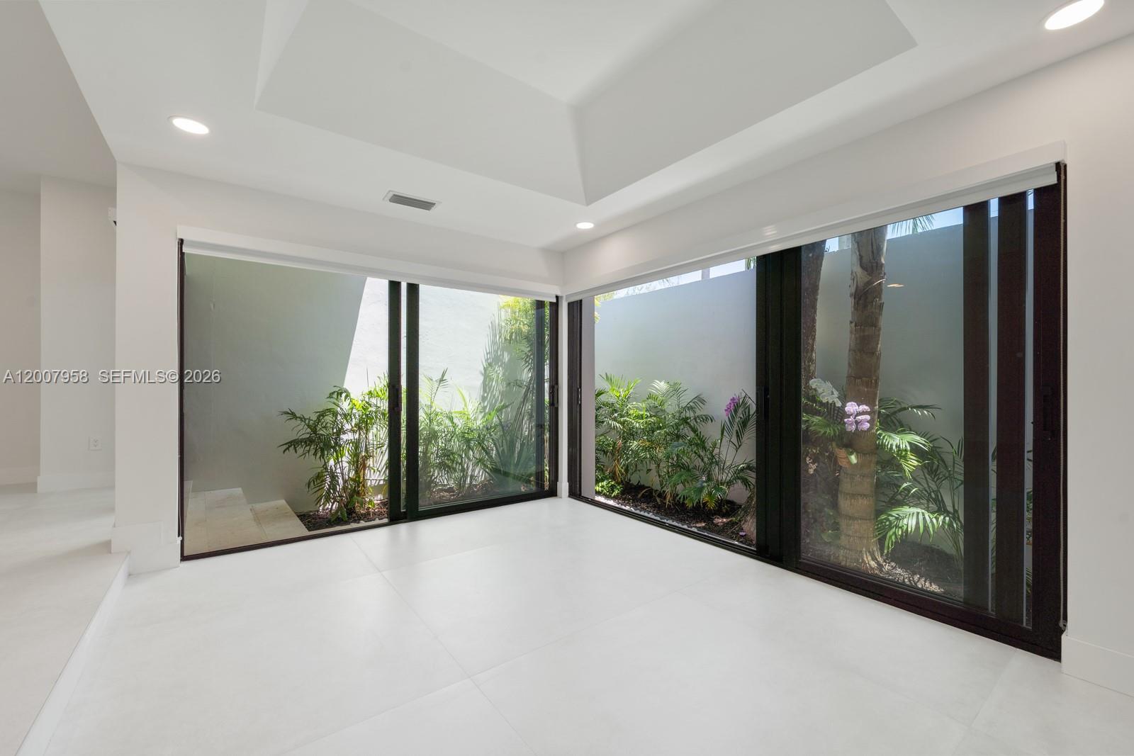 Undisclosed Address Palmetto Bay, FL 33157