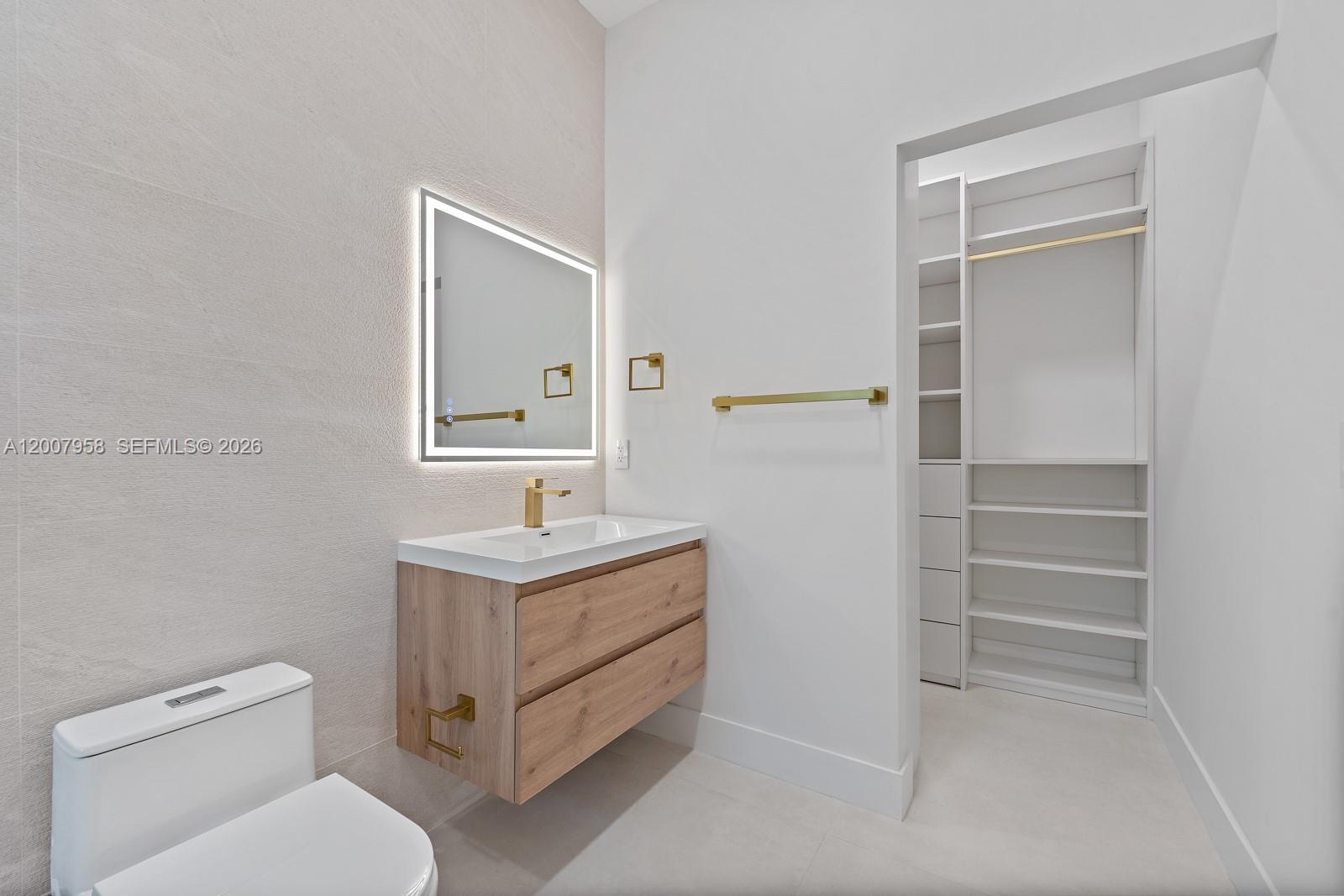 Undisclosed Address Palmetto Bay, FL 33157