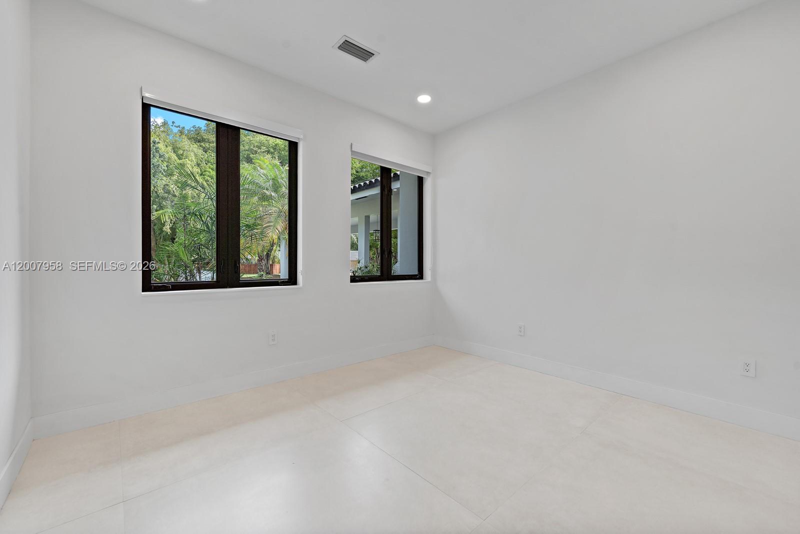 Undisclosed Address Palmetto Bay, FL 33157