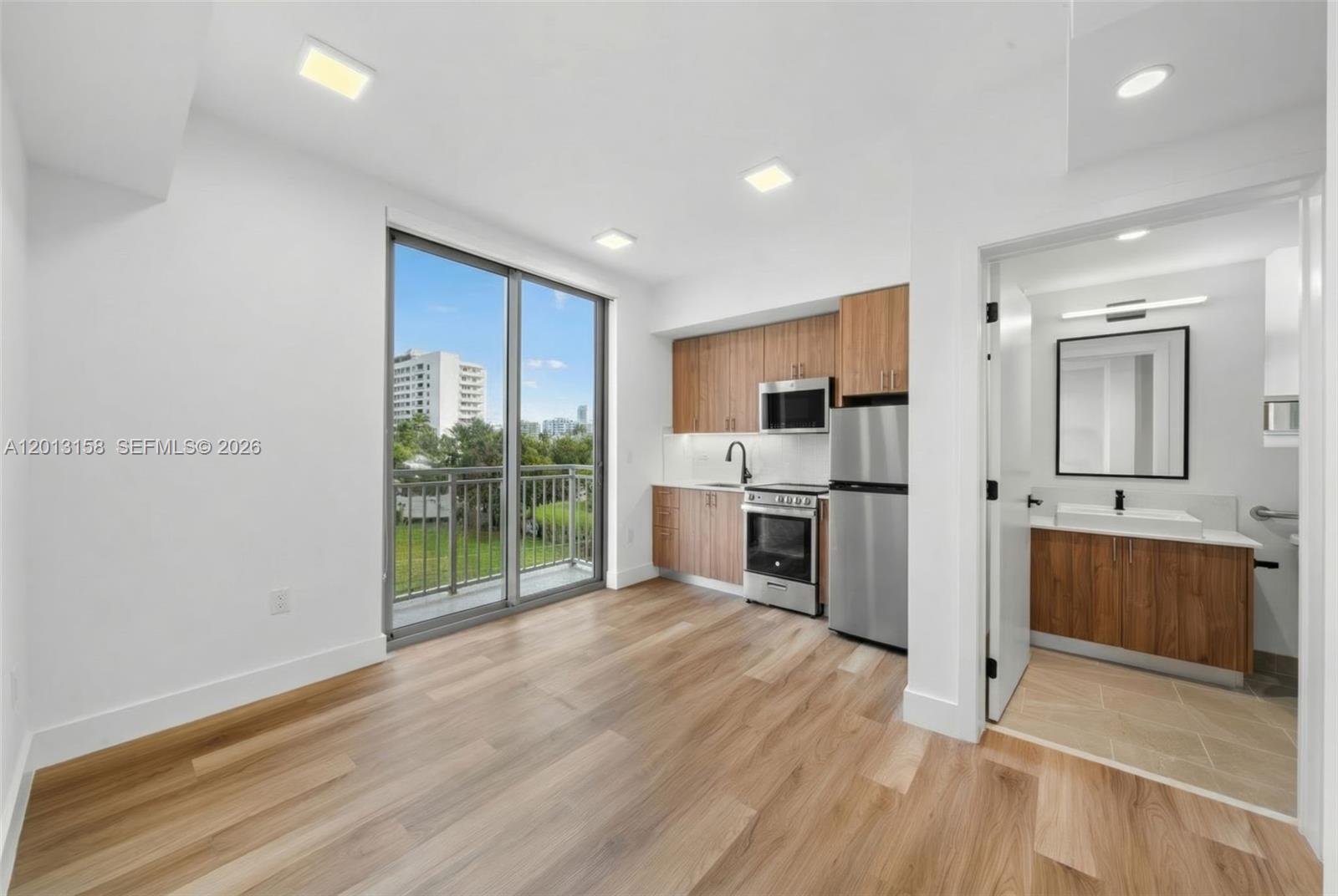 650 SW 1st St #306