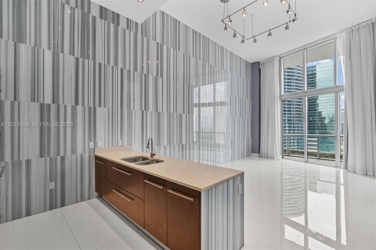 475 Brickell Ave #2812