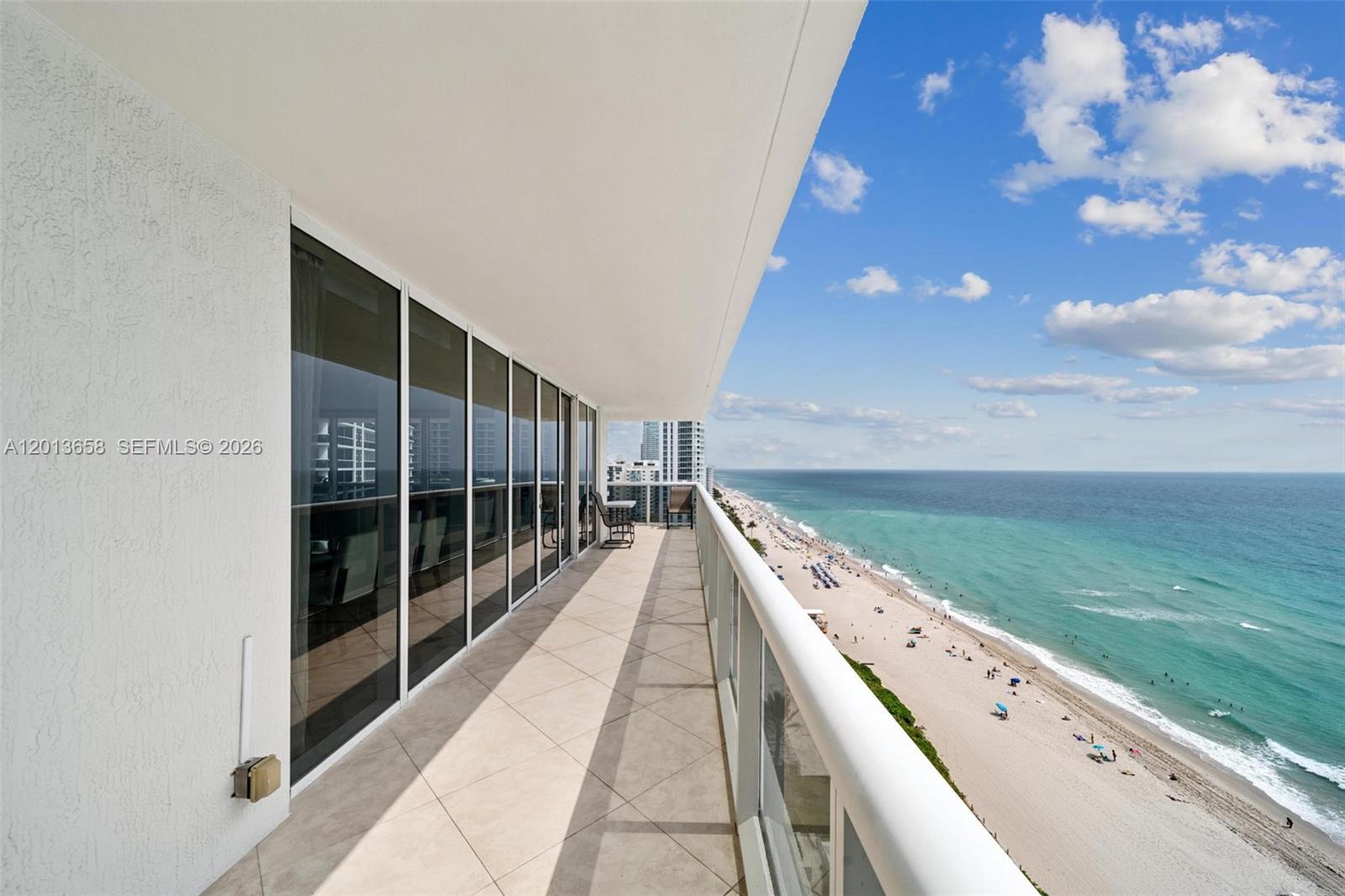 image Beach Club 211
