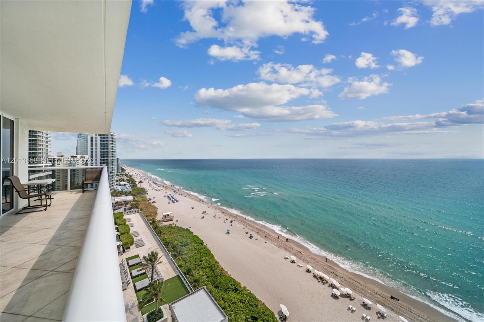 image Beach Club 212
