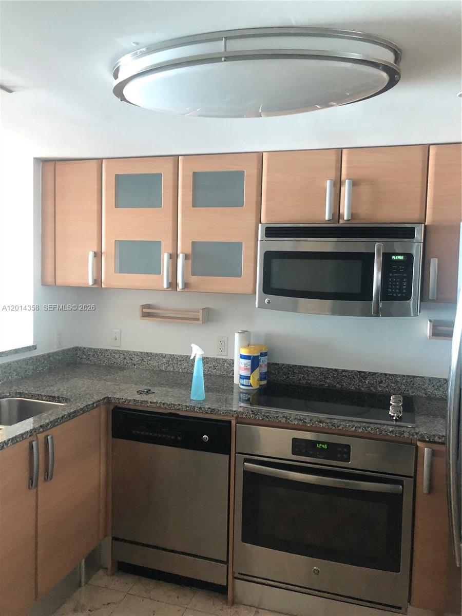 2101 Brickell Ave #1808 Miami, FL 33129