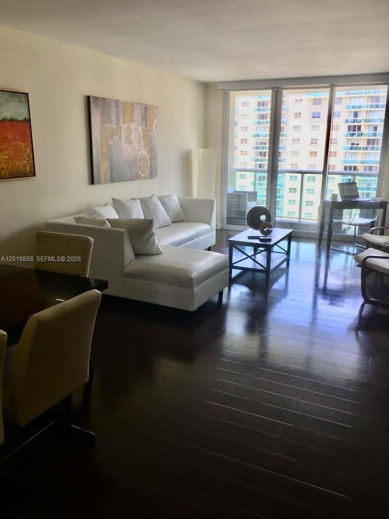 19380 Collins Ave #1211