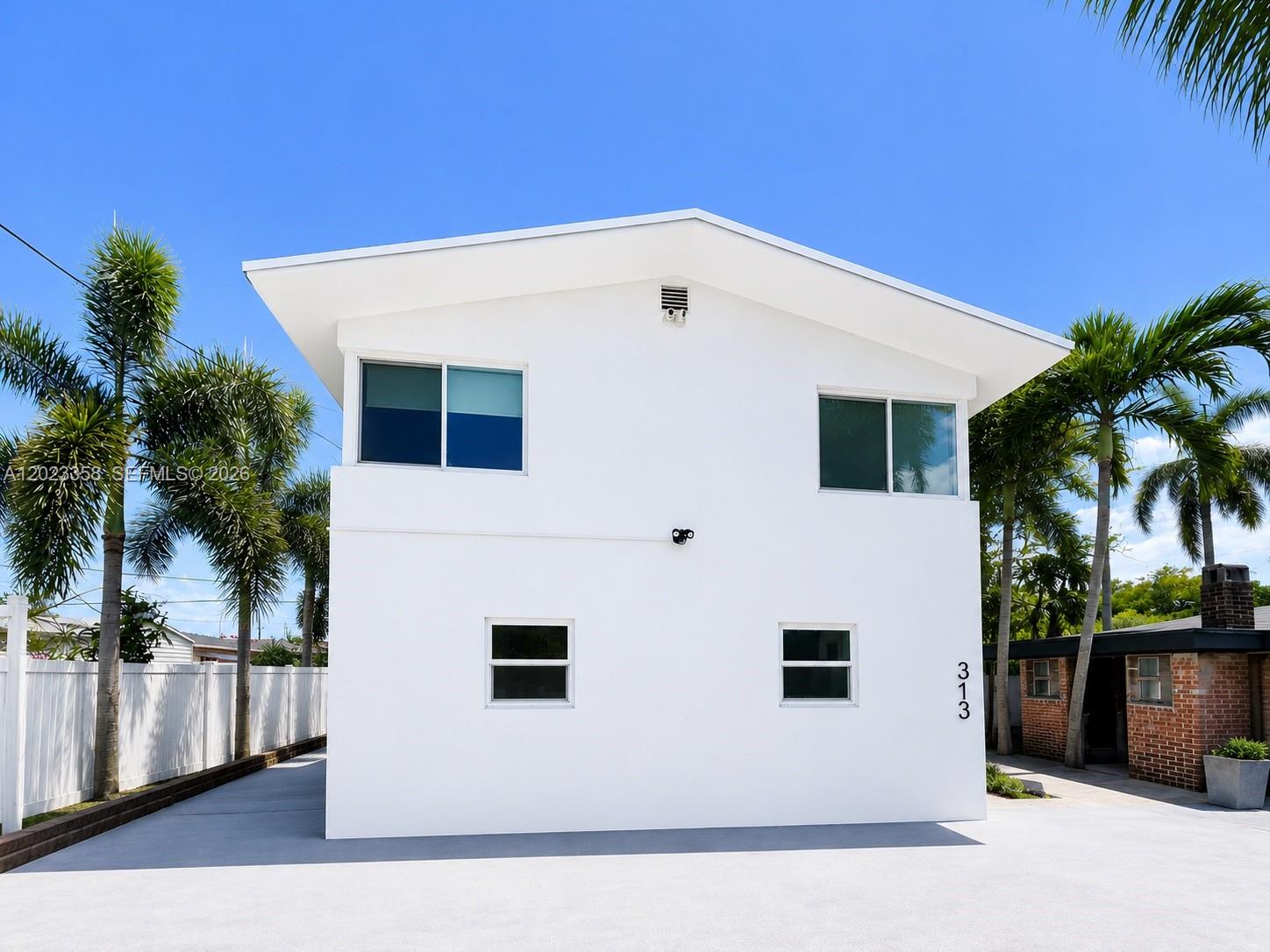 313 SW 1st St #1