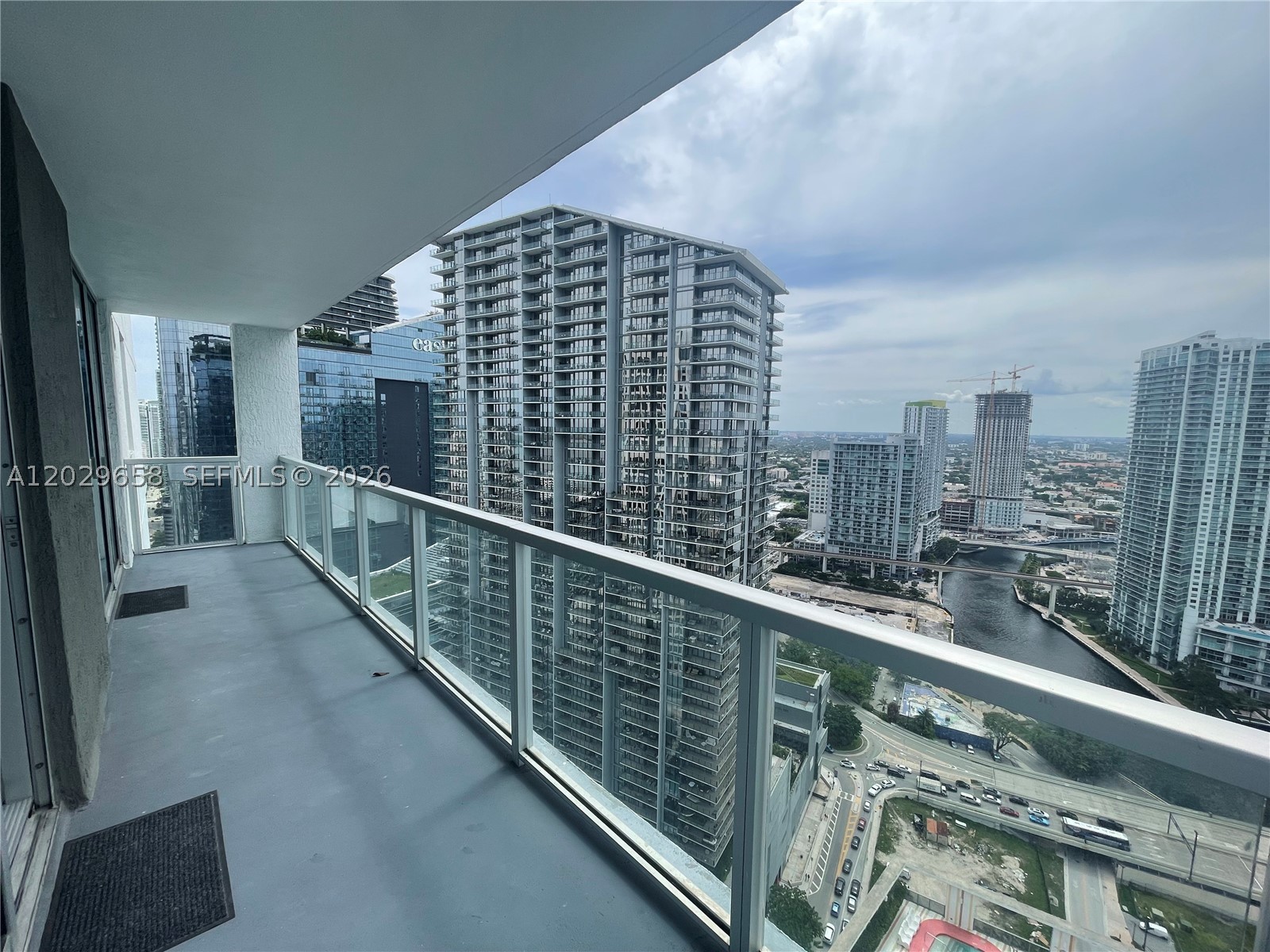 image 500 Brickell West17