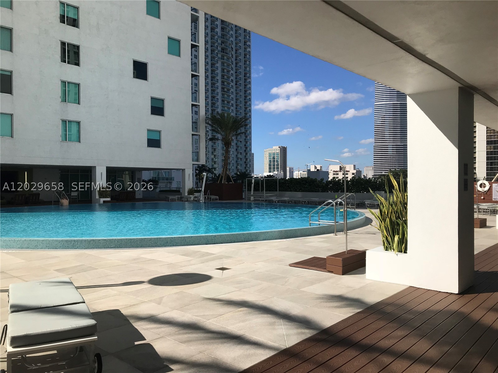 image 500 Brickell West7