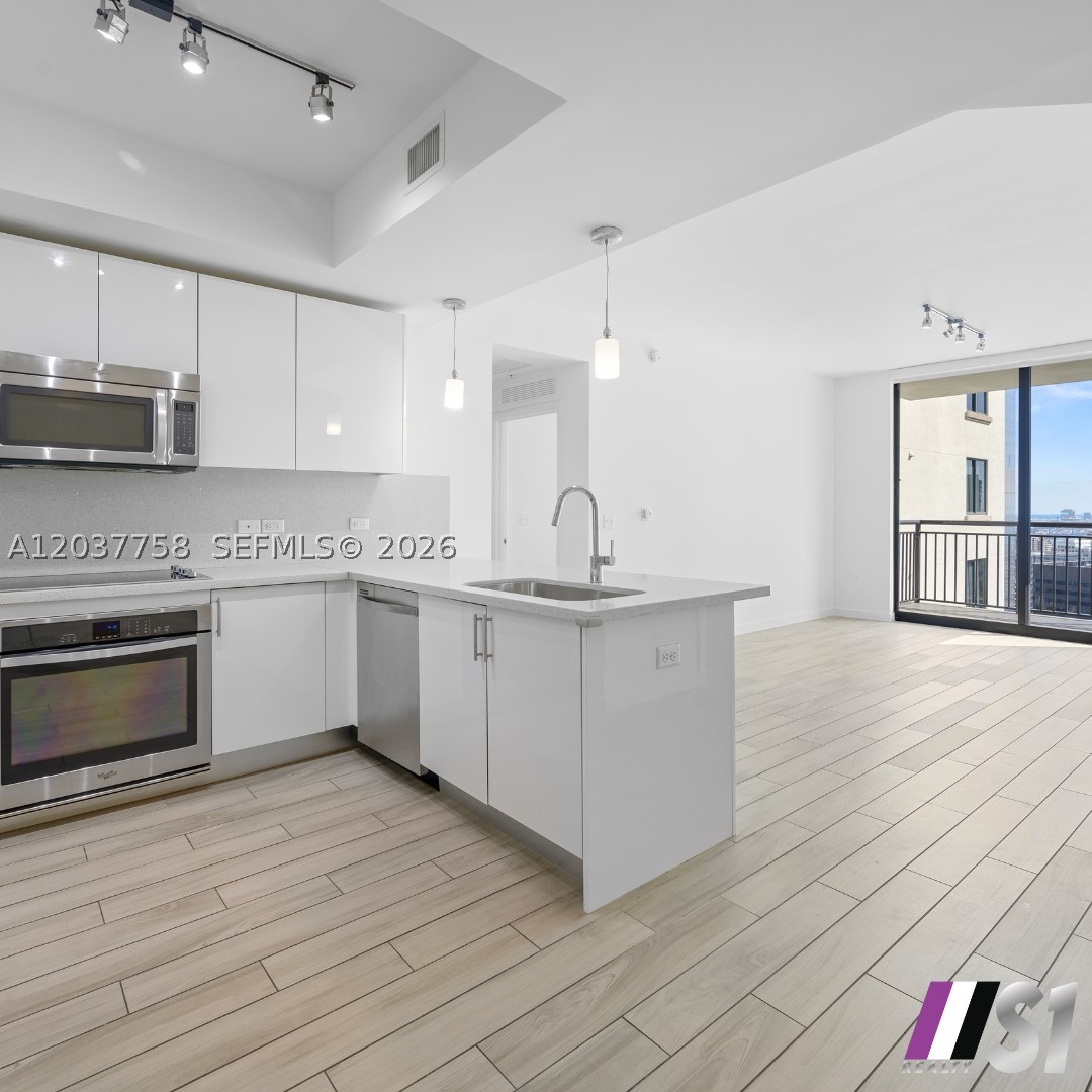 image Nine at Mary Brickell Village0
