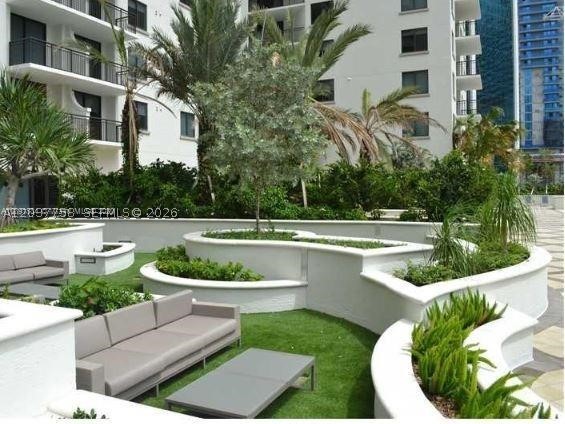 image Nine at Mary Brickell Village9