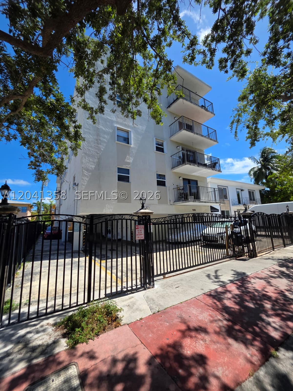 990 Biarritz Dr #303