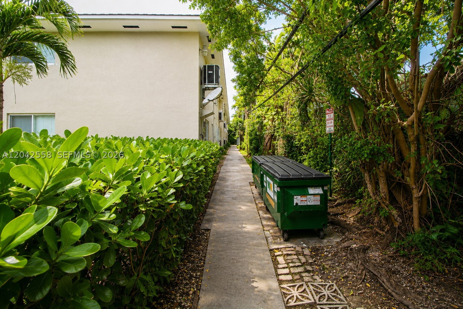 35 Edgewater Dr #107 Coral Gables, FL 33133