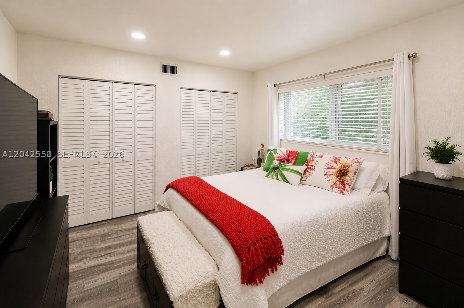35 Edgewater Dr #107 Coral Gables, FL 33133