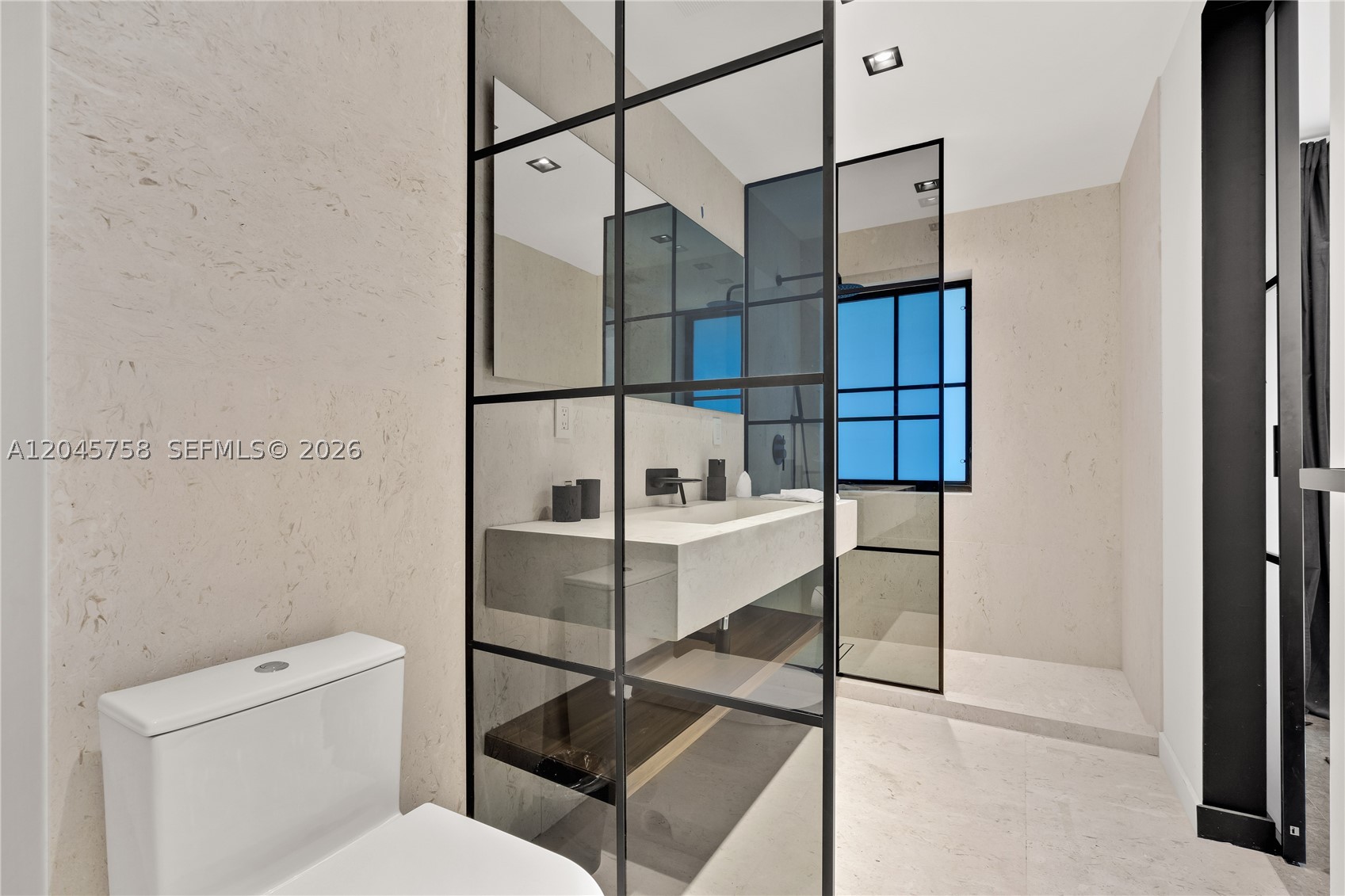 2500 Bayview Dr Fort Lauderdale, FL 33305