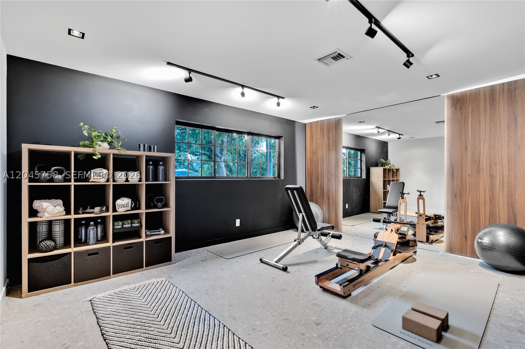 2500 Bayview Dr Fort Lauderdale, FL 33305