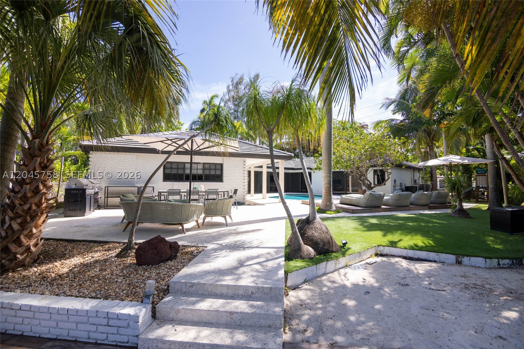 2500 Bayview Dr Fort Lauderdale, FL 33305