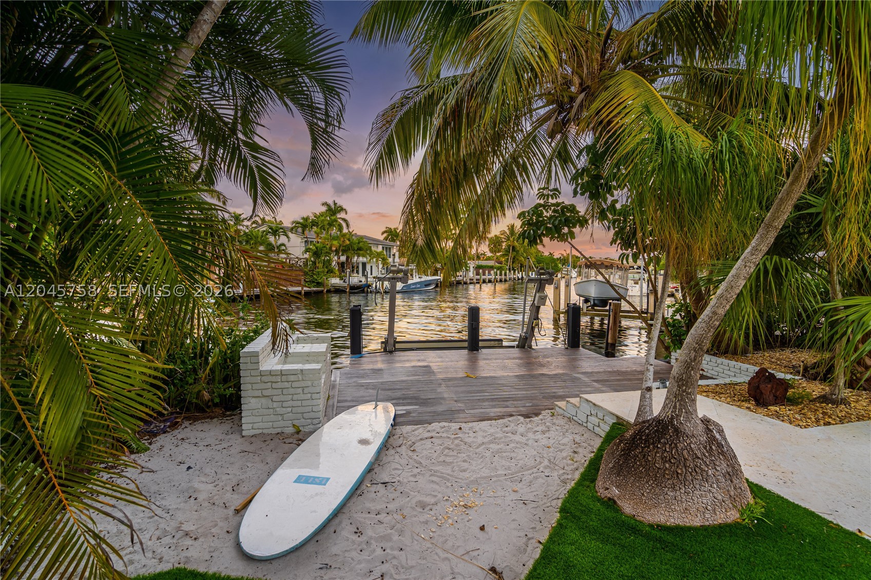 2500 Bayview Dr Fort Lauderdale, FL 33305