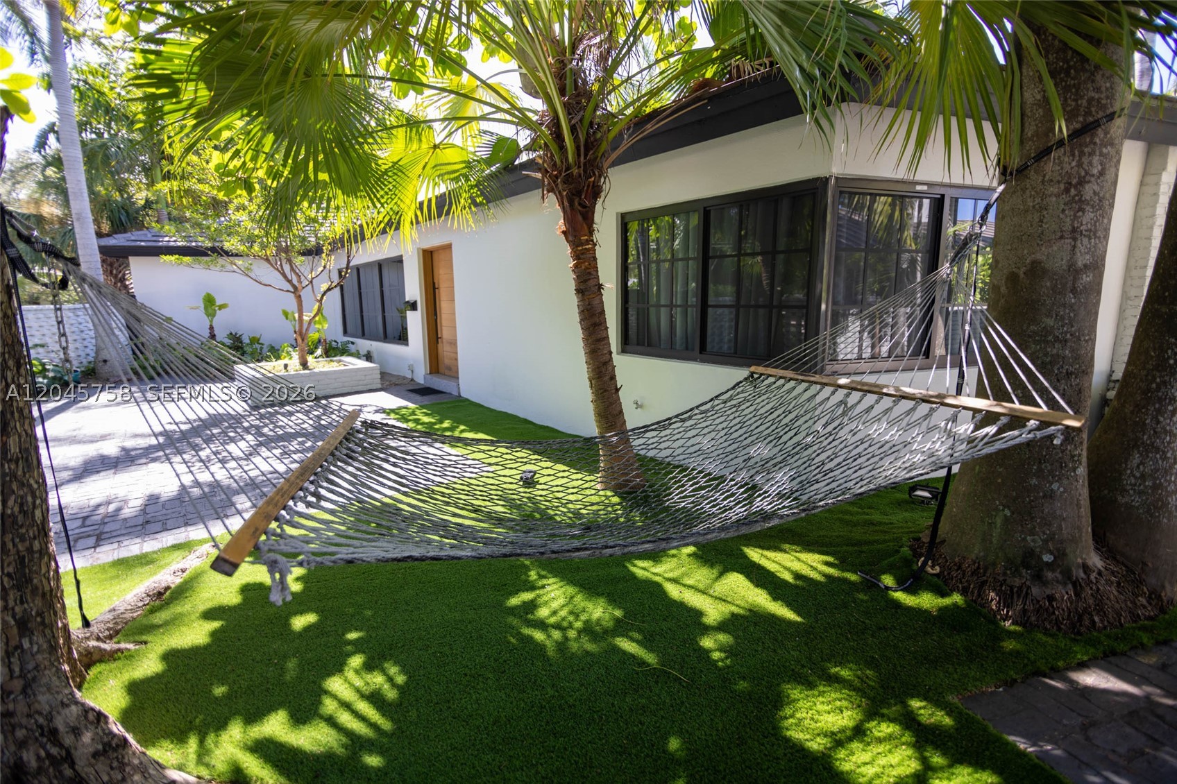 2500 Bayview Dr Fort Lauderdale, FL 33305