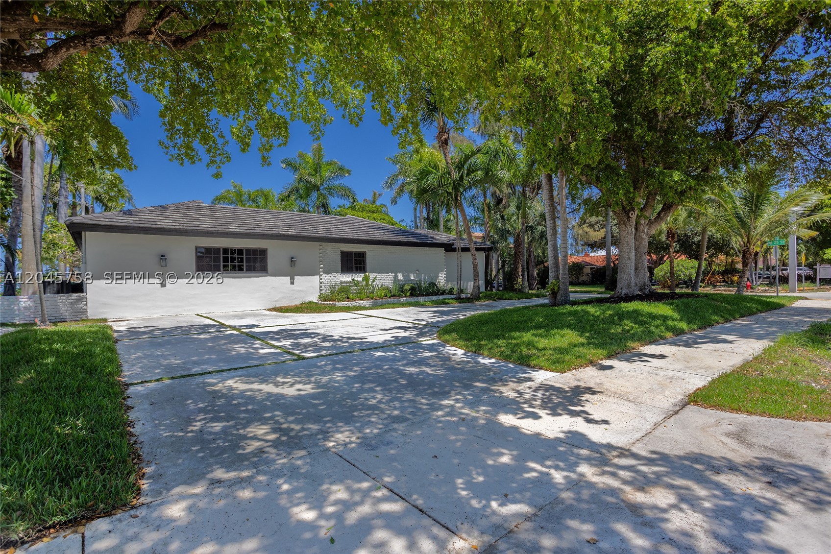 2500 Bayview Dr Fort Lauderdale, FL 33305