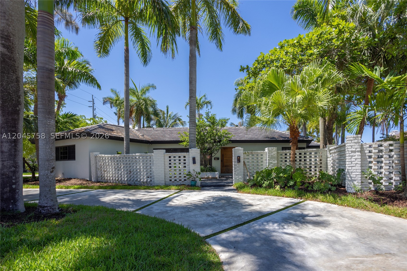 2500 Bayview Dr Fort Lauderdale, FL 33305