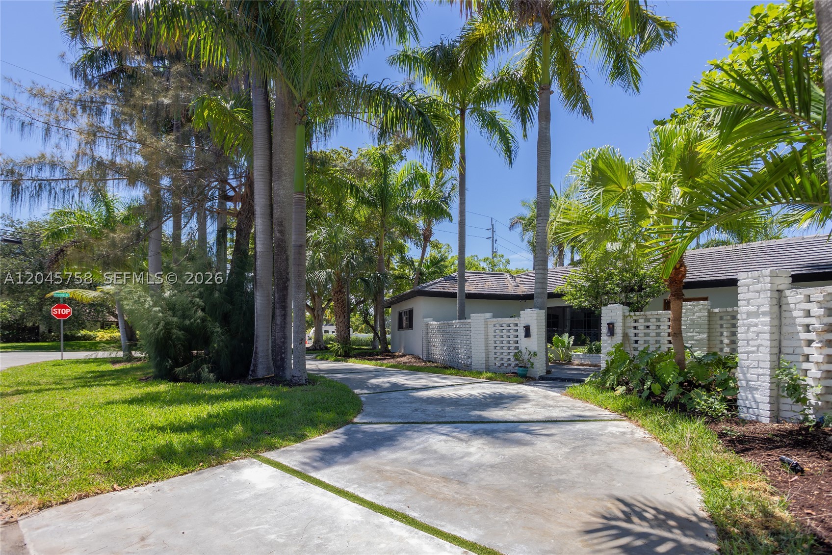 2500 Bayview Dr Fort Lauderdale, FL 33305