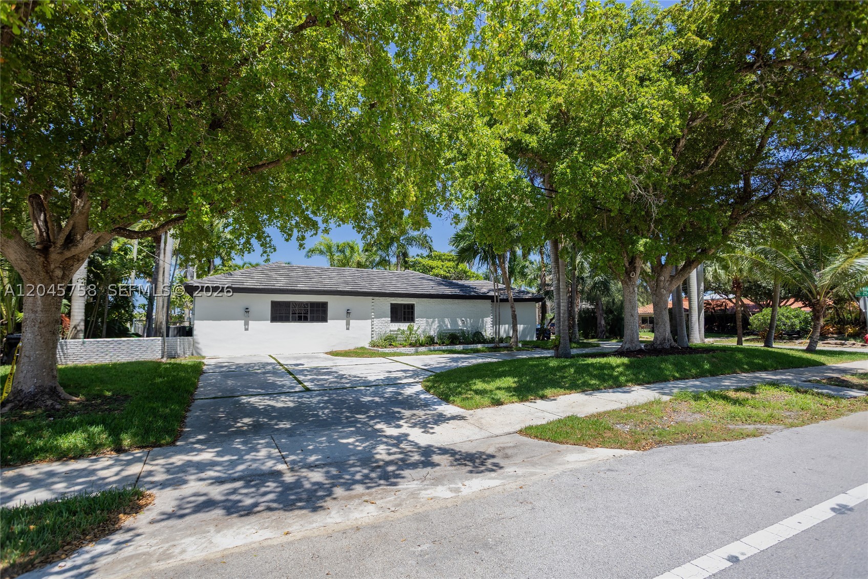 2500 Bayview Dr Fort Lauderdale, FL 33305