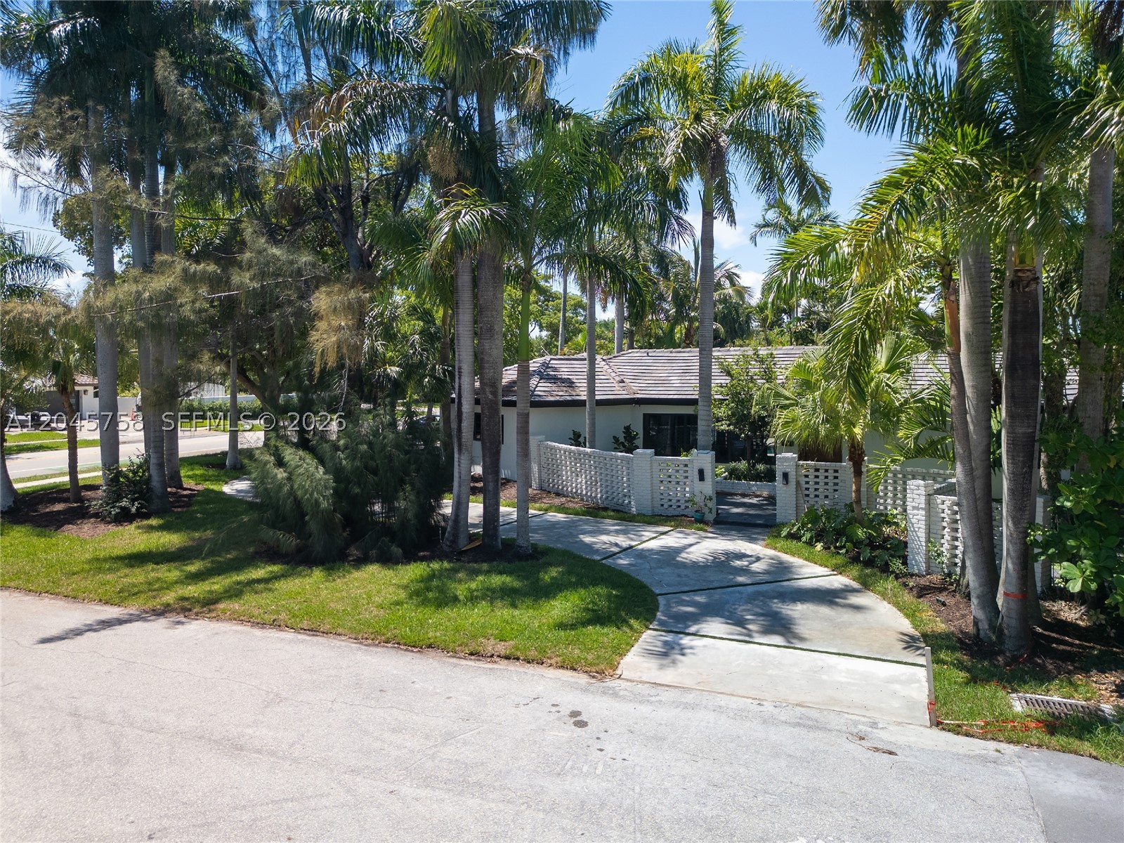 2500 Bayview Dr Fort Lauderdale, FL 33305