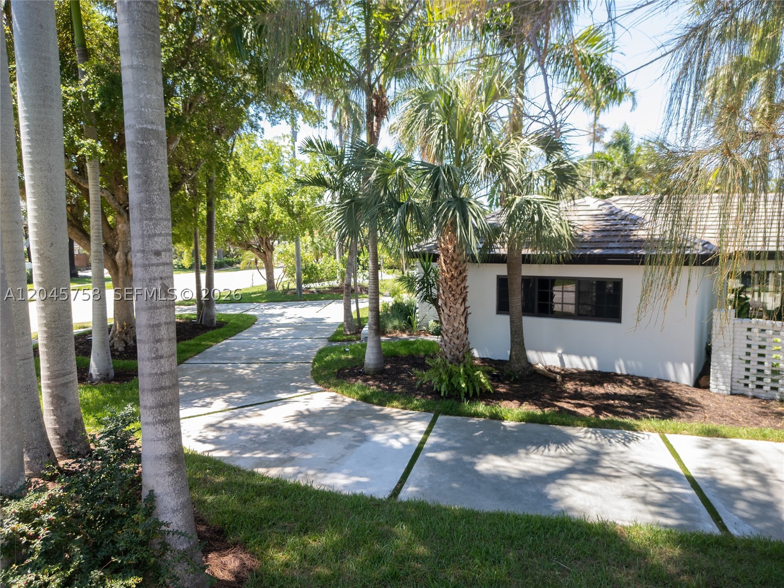 2500 Bayview Dr Fort Lauderdale, FL 33305