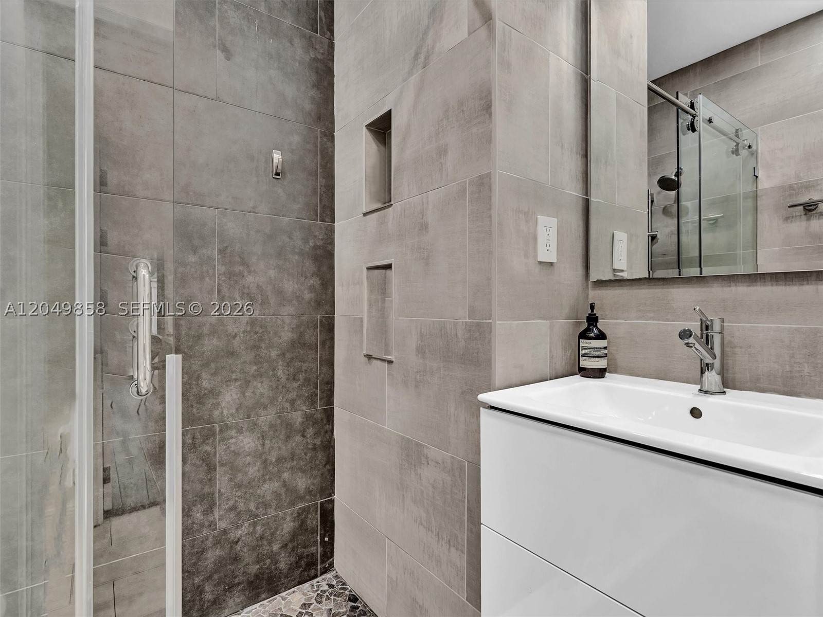 2901 S Bayshore Dr #1G Miami, FL 33133